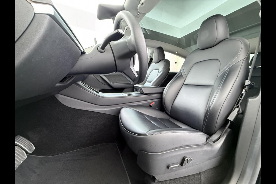 Tesla Model Y RWD 58 kWh AFNEEMBARE TREKHAAK | FABRIEKSGARANTIE OP ACCU & AANDRIJFLIJN TOT 03-2031 OF 160.000 KM | CARBON LIJSTEN |