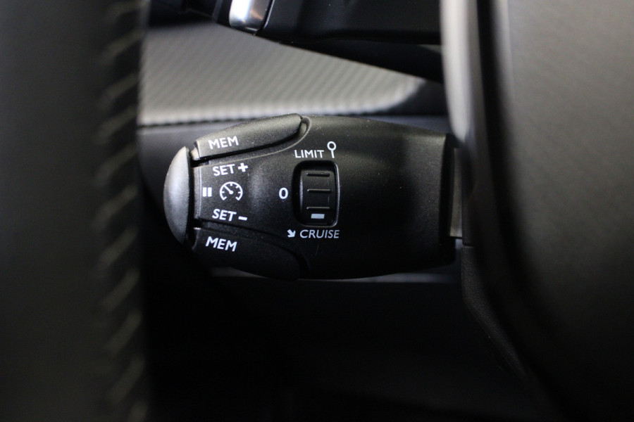 Peugeot 2008 1.2 PureTech Allure Pack |Navi|Camera|