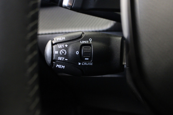 Peugeot 2008 1.2 PureTech Allure Pack |Navi|Camera|