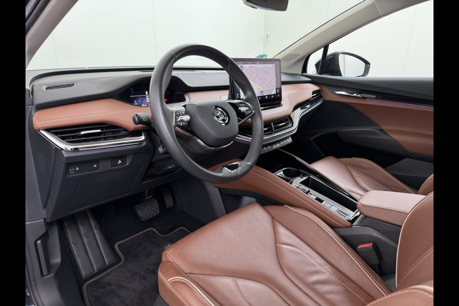 Škoda ENYAQ iV 60 Panoramadak Trekhaak Leder Adap.Cruise Stoel+Stuur+Achterbankverwarming Camera 3-Zone Ecc SOH 90% Keyless Navi Pdc Elek.Achterklep Apple Carplay Android Auto P-Assist Privacy Glas Led Lmv 20" 1.000KG Trekgewicht 1e Eigenaar Origineel Nederlandse Auto Zeer compleet