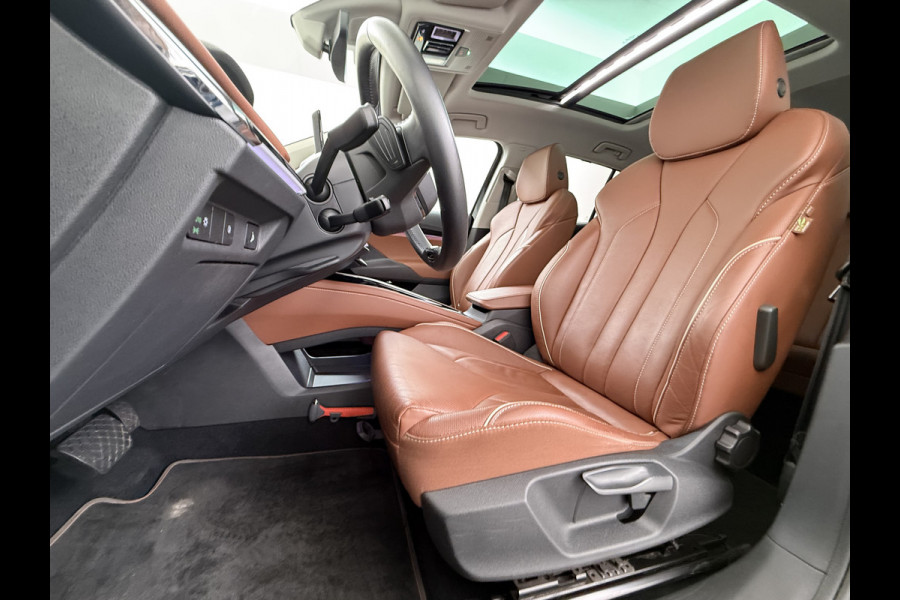Škoda ENYAQ iV 60 Panoramadak Trekhaak Leder Adap.Cruise Stoel+Stuur+Achterbankverwarming Camera 3-Zone Ecc SOH 90% Keyless Navi Pdc Elek.Achterklep Apple Carplay Android Auto P-Assist Privacy Glas Led Lmv 20" 1.000KG Trekgewicht 1e Eigenaar Origineel Nederlandse Auto Zeer compleet