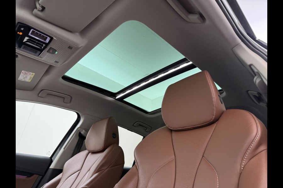 Škoda ENYAQ iV 60 Panoramadak Trekhaak Leder Adap.Cruise Stoel+Stuur+Achterbankverwarming Camera 3-Zone Ecc SOH 90% Keyless Navi Pdc Elek.Achterklep Apple Carplay Android Auto P-Assist Privacy Glas Led Lmv 20" 1.000KG Trekgewicht 1e Eigenaar Origineel Nederlandse Auto Zeer compleet