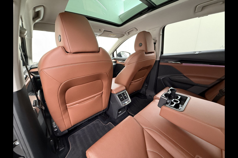 Škoda ENYAQ iV 60 Panoramadak Trekhaak Leder Adap.Cruise Stoel+Stuur+Achterbankverwarming Camera 3-Zone Ecc SOH 90% Keyless Navi Pdc Elek.Achterklep Apple Carplay Android Auto P-Assist Privacy Glas Led Lmv 20" 1.000KG Trekgewicht 1e Eigenaar Origineel Nederlandse Auto Zeer compleet