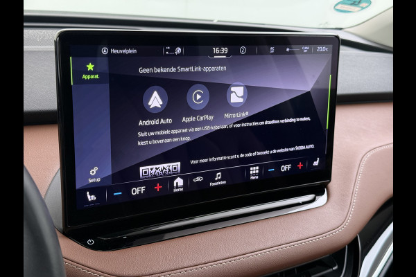 Škoda ENYAQ iV 60 Panoramadak Trekhaak Leder Adap.Cruise Stoel+Stuur+Achterbankverwarming Camera 3-Zone Ecc SOH 90% Keyless Navi Pdc Elek.Achterklep Apple Carplay Android Auto P-Assist Privacy Glas Led Lmv 20" 1.000KG Trekgewicht 1e Eigenaar Origineel Nederlandse Auto Zeer compleet