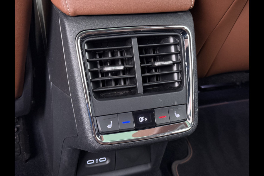 Škoda ENYAQ iV 60 Panoramadak Trekhaak Leder Adap.Cruise Stoel+Stuur+Achterbankverwarming Camera 3-Zone Ecc SOH 90% Keyless Navi Pdc Elek.Achterklep Apple Carplay Android Auto P-Assist Privacy Glas Led Lmv 20" 1.000KG Trekgewicht 1e Eigenaar Origineel Nederlandse Auto Zeer compleet