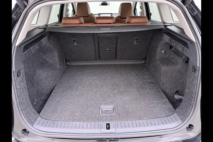 Škoda ENYAQ iV 60 Panoramadak Trekhaak Leder Adap.Cruise Stoel+Stuur+Achterbankverwarming Camera 3-Zone Ecc SOH 90% Keyless Navi Pdc Elek.Achterklep Apple Carplay Android Auto P-Assist Privacy Glas Led Lmv 20" 1.000KG Trekgewicht 1e Eigenaar Origineel Nederlandse Auto Zeer compleet