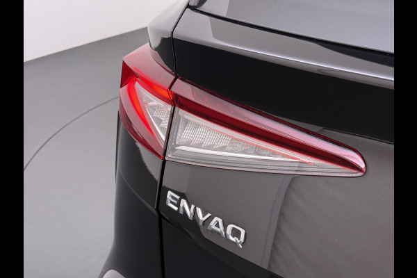 Škoda ENYAQ iV 60 Panoramadak Trekhaak Leder Adap.Cruise Stoel+Stuur+Achterbankverwarming Camera 3-Zone Ecc SOH 90% Keyless Navi Pdc Elek.Achterklep Apple Carplay Android Auto P-Assist Privacy Glas Led Lmv 20" 1.000KG Trekgewicht 1e Eigenaar Origineel Nederlandse Auto Zeer compleet