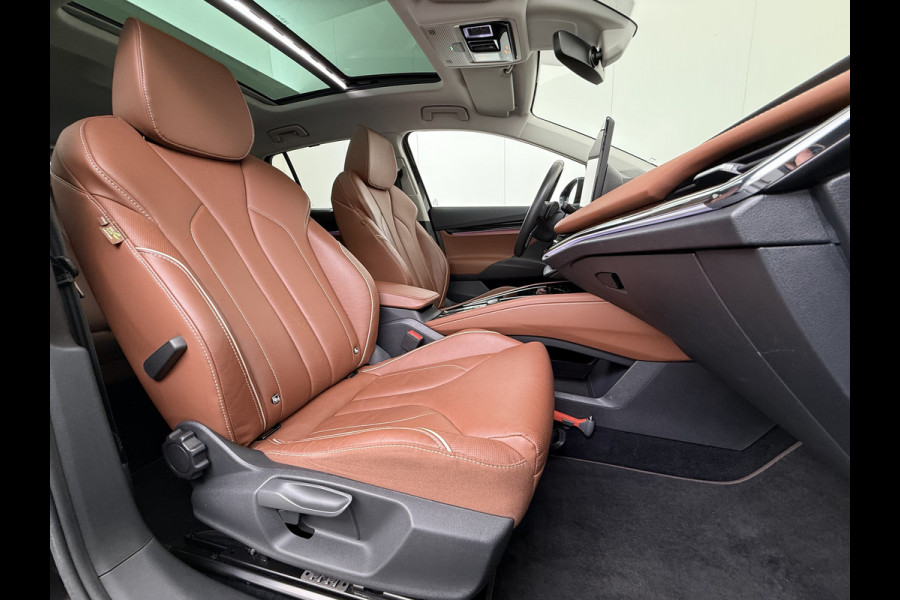 Škoda ENYAQ iV 60 Panoramadak Trekhaak Leder Adap.Cruise Stoel+Stuur+Achterbankverwarming Camera 3-Zone Ecc SOH 90% Keyless Navi Pdc Elek.Achterklep Apple Carplay Android Auto P-Assist Privacy Glas Led Lmv 20" 1.000KG Trekgewicht 1e Eigenaar Origineel Nederlandse Auto Zeer compleet