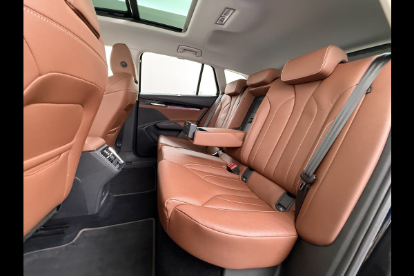 Škoda ENYAQ iV 60 Panoramadak Trekhaak Leder Adap.Cruise Stoel+Stuur+Achterbankverwarming Camera 3-Zone Ecc SOH 90% Keyless Navi Pdc Elek.Achterklep Apple Carplay Android Auto P-Assist Privacy Glas Led Lmv 20" 1.000KG Trekgewicht 1e Eigenaar Origineel Nederlandse Auto Zeer compleet