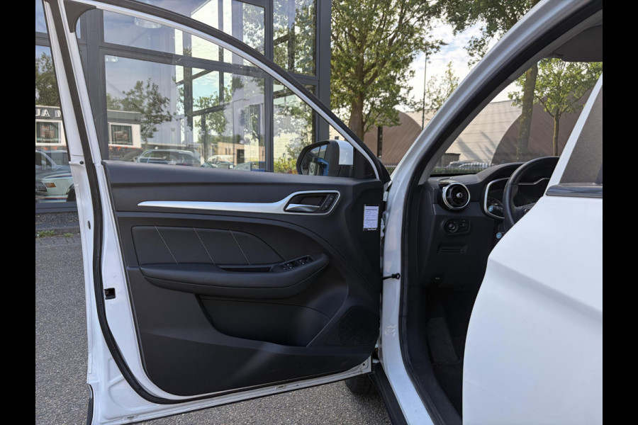 MG Mg Zs EV Luxury 45 kWh AUTOMAAT | PANORAMA DAK | SOH 95%| LEDER | CAMARA | NET ONDERHOUD GEHAD BIJ MG, RIJKLAAR! |
