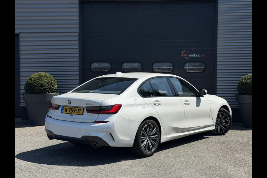 BMW 3-serie 330i High Executive M-Sport | Navigatie | Climate Control | Stoelverwarming | Parkeersensoren |