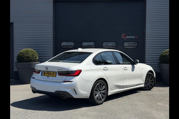 BMW 3-serie 330i High Executive M-Sport | Navigatie | Climate Control | Stoelverwarming | Parkeersensoren |