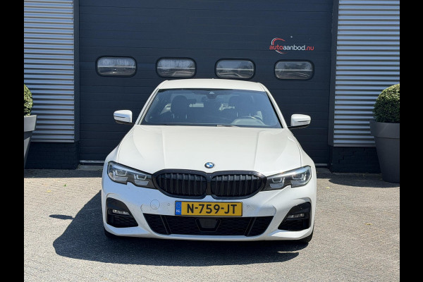 BMW 3-serie 330i High Executive M-Sport | Navigatie | Climate Control | Stoelverwarming | Parkeersensoren |