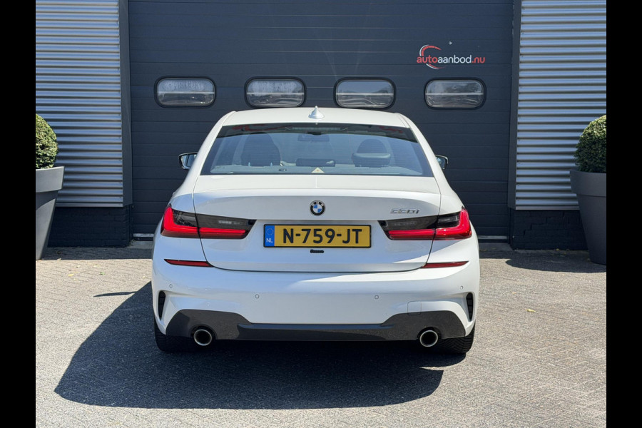 BMW 3-serie 330i High Executive M-Sport | Navigatie | Climate Control | Stoelverwarming | Parkeersensoren |