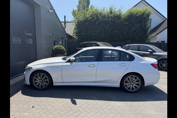 BMW 3-serie 330i High Executive M-Sport | Navigatie | Climate Control | Stoelverwarming | Parkeersensoren |