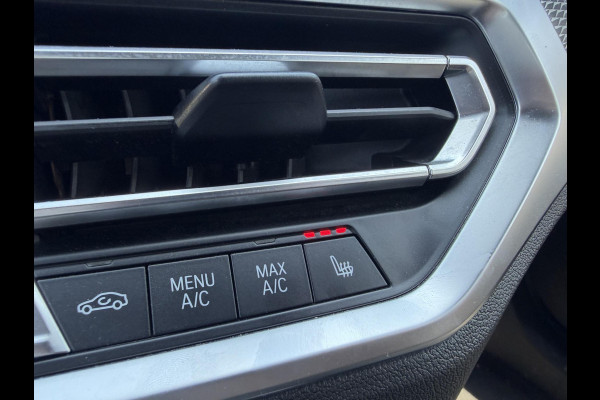 BMW 3-serie 330i High Executive M-Sport | Navigatie | Climate Control | Stoelverwarming | Parkeersensoren |
