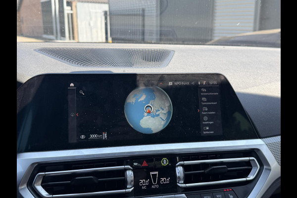 BMW 3-serie 330i High Executive M-Sport | Navigatie | Climate Control | Stoelverwarming | Parkeersensoren |