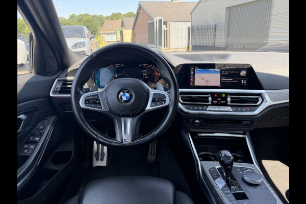 BMW 3-serie 330i High Executive M-Sport | Navigatie | Climate Control | Stoelverwarming | Parkeersensoren |
