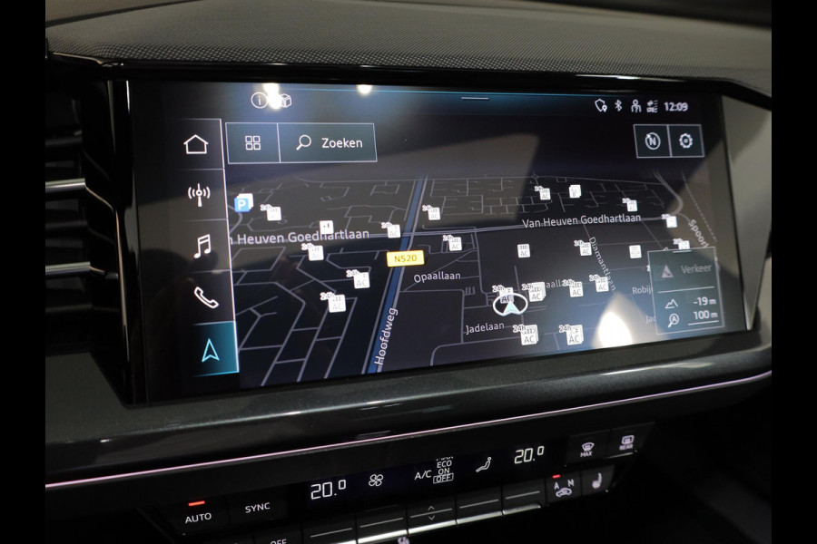 Audi Q4 e-tron 40 S edition 77 kWh 204 pk | Navigatie | Panoramadak | Parkeersensoren (Park assist) | Achteruitrijcamera | Autom. airco (3 zones) | Keyless | S-Line |