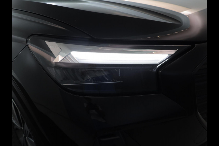 Audi Q4 e-tron 40 S edition 77 kWh 204 pk | Navigatie | Panoramadak | Parkeersensoren (Park assist) | Achteruitrijcamera | Autom. airco (3 zones) | Keyless | S-Line |