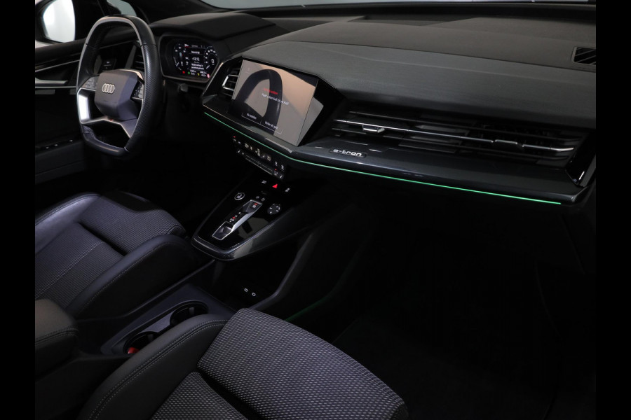 Audi Q4 e-tron 40 S edition 77 kWh 204 pk | Navigatie | Panoramadak | Parkeersensoren (Park assist) | Achteruitrijcamera | Autom. airco (3 zones) | Keyless | S-Line |