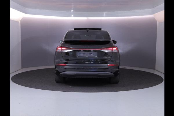Audi Q4 e-tron 40 S edition 77 kWh 204 pk | Navigatie | Panoramadak | Parkeersensoren (Park assist) | Achteruitrijcamera | Autom. airco (3 zones) | Keyless | S-Line |