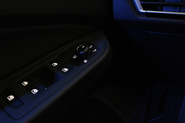 Volkswagen Golf 1.5 eTSI Life Edition > 18 inch/Dolphin Gray/Sfeerverlichting/Travel assist...