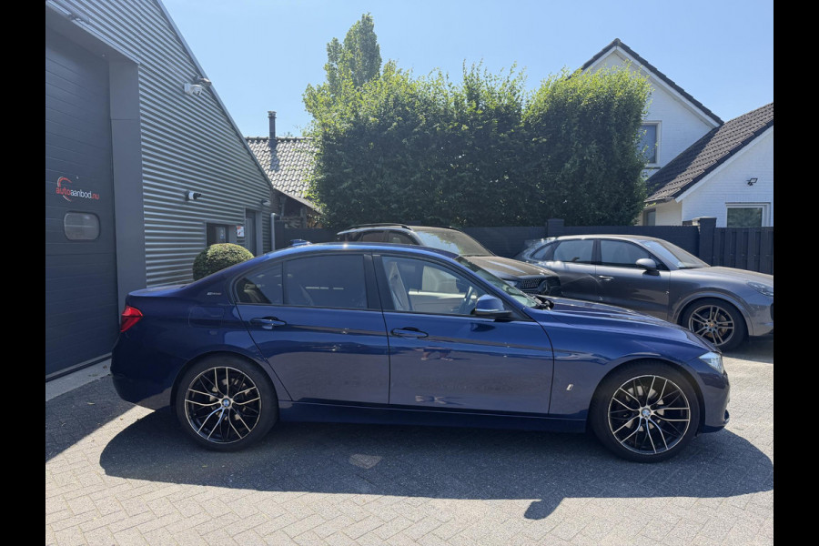 BMW 3-serie 330e High Executive SOH 91,3% | Navigatie | Lederen Bekleding | 19 Inch Lichtmetalen Velgen | Cruise Control |