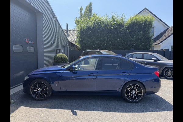 BMW 3-serie 330e High Executive SOH 91,3% | Navigatie | Lederen Bekleding | 19 Inch Lichtmetalen Velgen | Cruise Control |