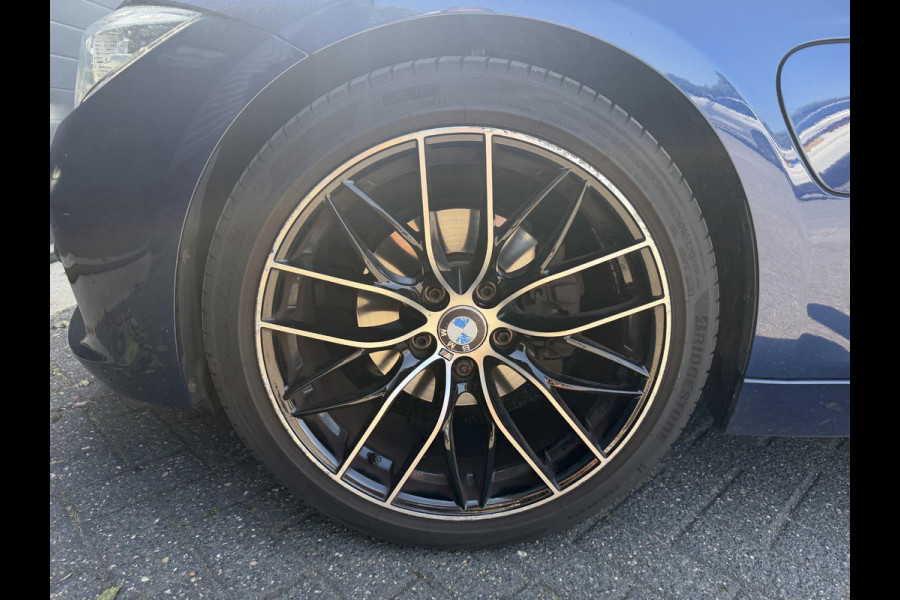 BMW 3-serie 330e High Executive SOH 91,3% | Navigatie | Lederen Bekleding | 19 Inch Lichtmetalen Velgen | Cruise Control |