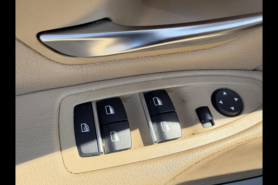 BMW 3-serie 330e High Executive SOH 91,3% | Navigatie | Lederen Bekleding | 19 Inch Lichtmetalen Velgen | Cruise Control |