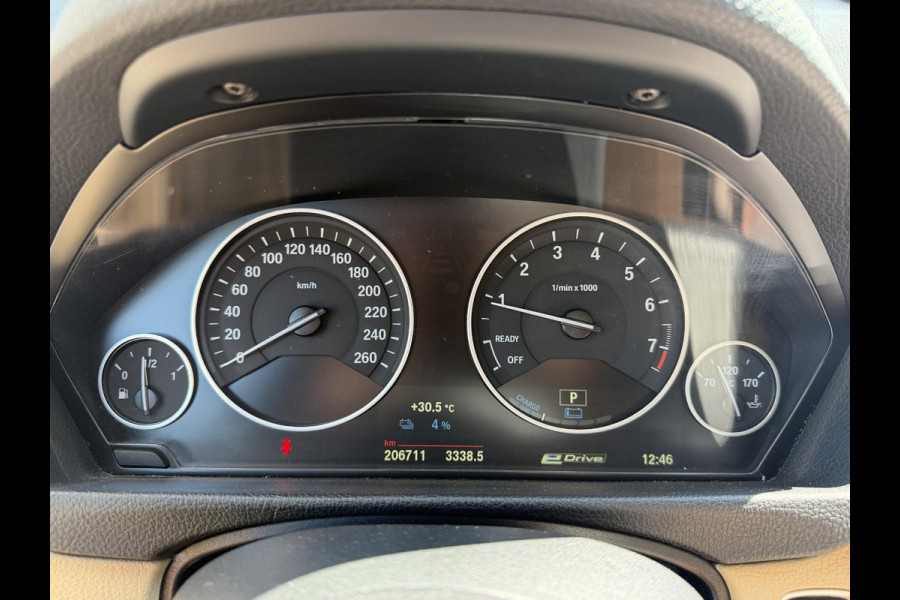 BMW 3-serie 330e High Executive SOH 91,3% | Navigatie | Lederen Bekleding | 19 Inch Lichtmetalen Velgen | Cruise Control |
