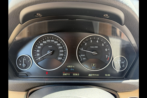 BMW 3-serie 330e High Executive SOH 91,3% | Navigatie | Lederen Bekleding | 19 Inch Lichtmetalen Velgen | Cruise Control |