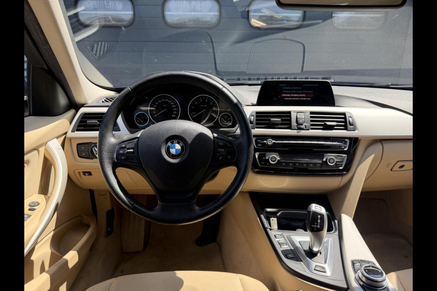 BMW 3-serie 330e High Executive SOH 91,3% | Navigatie | Lederen Bekleding | 19 Inch Lichtmetalen Velgen | Cruise Control |