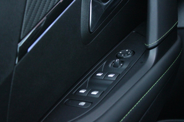Peugeot 208 1.2 Hybrid 145PK AUTOMAAT GT | CAMERA VOOR + ACHTER | NAVIGATIE | DRAADLOZE APPLE CARPLAY/ANDROID AUTO | FULL LED KOPLAMPEN | LICHTMETALEN VELGEN 17" | DODEHOEK DETECTIE | DRAADLOZE TELEFOONLADER | KEYLESS ENTRY/START | DAB+ RADIO | ADAPTIVE CRUISE CONTROL | CLIMATE CONTROL |