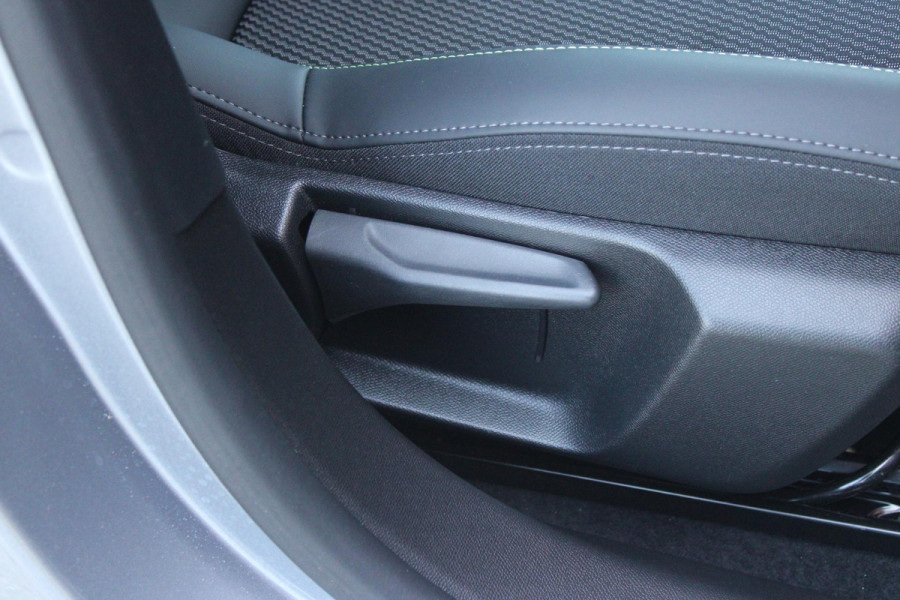 Peugeot 208 1.2 Hybrid 145PK AUTOMAAT GT | CAMERA VOOR + ACHTER | NAVIGATIE | DRAADLOZE APPLE CARPLAY/ANDROID AUTO | FULL LED KOPLAMPEN | LICHTMETALEN VELGEN 17" | DODEHOEK DETECTIE | DRAADLOZE TELEFOONLADER | KEYLESS ENTRY/START | DAB+ RADIO | ADAPTIVE CRUISE CONTROL | CLIMATE CONTROL |