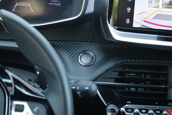 Peugeot 208 1.2 Hybrid 145PK AUTOMAAT GT | CAMERA VOOR + ACHTER | NAVIGATIE | DRAADLOZE APPLE CARPLAY/ANDROID AUTO | FULL LED KOPLAMPEN | LICHTMETALEN VELGEN 17" | DODEHOEK DETECTIE | DRAADLOZE TELEFOONLADER | KEYLESS ENTRY/START | DAB+ RADIO | ADAPTIVE CRUISE CONTROL | CLIMATE CONTROL |