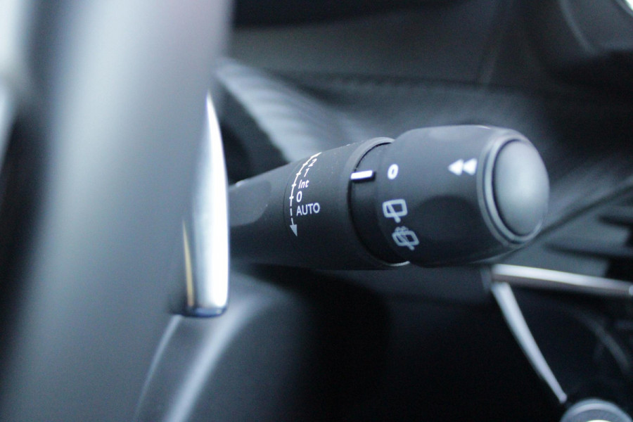 Peugeot 208 1.2 Hybrid 145PK AUTOMAAT GT | CAMERA VOOR + ACHTER | NAVIGATIE | DRAADLOZE APPLE CARPLAY/ANDROID AUTO | FULL LED KOPLAMPEN | LICHTMETALEN VELGEN 17" | DODEHOEK DETECTIE | DRAADLOZE TELEFOONLADER | KEYLESS ENTRY/START | DAB+ RADIO | ADAPTIVE CRUISE CONTROL | CLIMATE CONTROL |