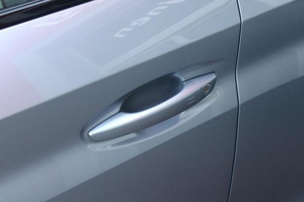 Peugeot 208 1.2 Hybrid 145PK AUTOMAAT GT | CAMERA VOOR + ACHTER | NAVIGATIE | DRAADLOZE APPLE CARPLAY/ANDROID AUTO | FULL LED KOPLAMPEN | LICHTMETALEN VELGEN 17" | DODEHOEK DETECTIE | DRAADLOZE TELEFOONLADER | KEYLESS ENTRY/START | DAB+ RADIO | ADAPTIVE CRUISE CONTROL | CLIMATE CONTROL |