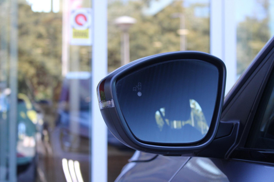 Peugeot 208 1.2 Hybrid 145PK AUTOMAAT GT | CAMERA VOOR + ACHTER | NAVIGATIE | DRAADLOZE APPLE CARPLAY/ANDROID AUTO | FULL LED KOPLAMPEN | LICHTMETALEN VELGEN 17" | DODEHOEK DETECTIE | DRAADLOZE TELEFOONLADER | KEYLESS ENTRY/START | DAB+ RADIO | ADAPTIVE CRUISE CONTROL | CLIMATE CONTROL |