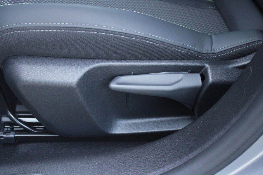 Peugeot 208 1.2 Hybrid 145PK AUTOMAAT GT | CAMERA VOOR + ACHTER | NAVIGATIE | DRAADLOZE APPLE CARPLAY/ANDROID AUTO | FULL LED KOPLAMPEN | LICHTMETALEN VELGEN 17" | DODEHOEK DETECTIE | DRAADLOZE TELEFOONLADER | KEYLESS ENTRY/START | DAB+ RADIO | ADAPTIVE CRUISE CONTROL | CLIMATE CONTROL |