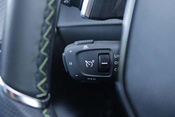 Peugeot 208 1.2 Hybrid 145PK AUTOMAAT GT | CAMERA VOOR + ACHTER | NAVIGATIE | DRAADLOZE APPLE CARPLAY/ANDROID AUTO | FULL LED KOPLAMPEN | LICHTMETALEN VELGEN 17" | DODEHOEK DETECTIE | DRAADLOZE TELEFOONLADER | KEYLESS ENTRY/START | DAB+ RADIO | ADAPTIVE CRUISE CONTROL | CLIMATE CONTROL |