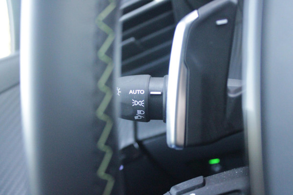 Peugeot 208 1.2 Hybrid 145PK AUTOMAAT GT | CAMERA VOOR + ACHTER | NAVIGATIE | DRAADLOZE APPLE CARPLAY/ANDROID AUTO | FULL LED KOPLAMPEN | LICHTMETALEN VELGEN 17" | DODEHOEK DETECTIE | DRAADLOZE TELEFOONLADER | KEYLESS ENTRY/START | DAB+ RADIO | ADAPTIVE CRUISE CONTROL | CLIMATE CONTROL |