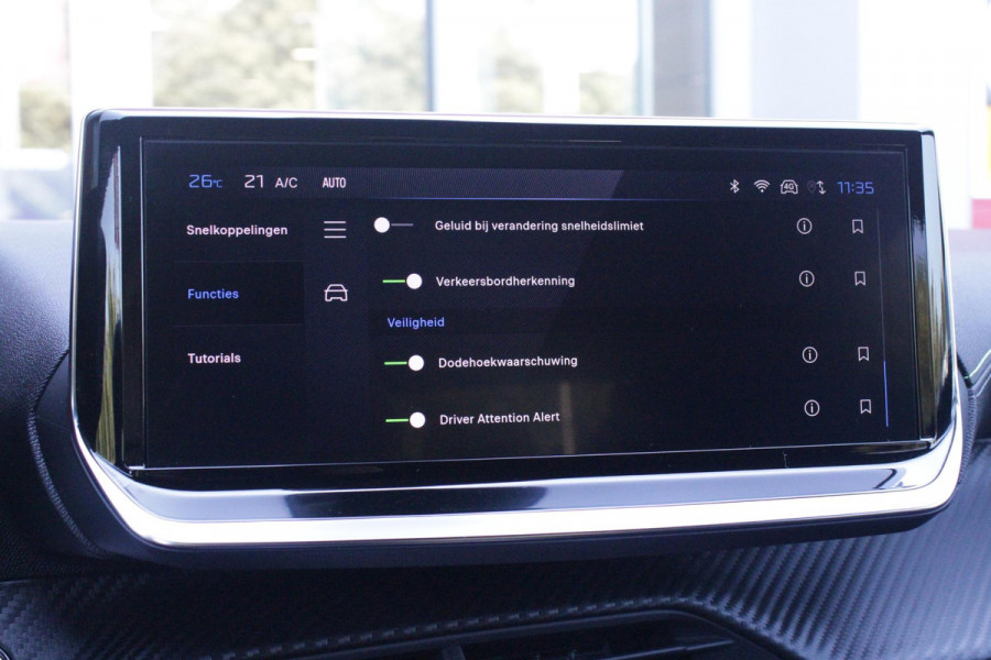 Peugeot 208 1.2 Hybrid 145PK AUTOMAAT GT | CAMERA VOOR + ACHTER | NAVIGATIE | DRAADLOZE APPLE CARPLAY/ANDROID AUTO | FULL LED KOPLAMPEN | LICHTMETALEN VELGEN 17" | DODEHOEK DETECTIE | DRAADLOZE TELEFOONLADER | KEYLESS ENTRY/START | DAB+ RADIO | ADAPTIVE CRUISE CONTROL | CLIMATE CONTROL |