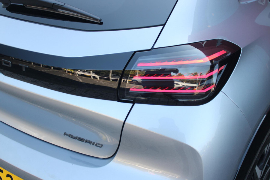 Peugeot 208 1.2 Hybrid 145PK AUTOMAAT GT | CAMERA VOOR + ACHTER | NAVIGATIE | DRAADLOZE APPLE CARPLAY/ANDROID AUTO | FULL LED KOPLAMPEN | LICHTMETALEN VELGEN 17" | DODEHOEK DETECTIE | DRAADLOZE TELEFOONLADER | KEYLESS ENTRY/START | DAB+ RADIO | ADAPTIVE CRUISE CONTROL | CLIMATE CONTROL |