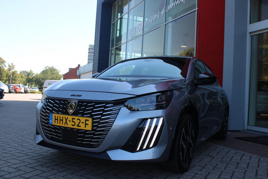 Peugeot 208 1.2 Hybrid 145PK AUTOMAAT GT | CAMERA VOOR + ACHTER | NAVIGATIE | DRAADLOZE APPLE CARPLAY/ANDROID AUTO | FULL LED KOPLAMPEN | LICHTMETALEN VELGEN 17" | DODEHOEK DETECTIE | DRAADLOZE TELEFOONLADER | KEYLESS ENTRY/START | DAB+ RADIO | ADAPTIVE CRUISE CONTROL | CLIMATE CONTROL |