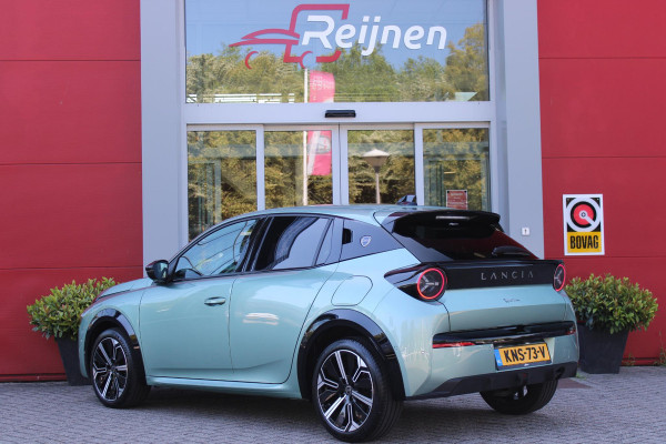 Lancia Ypsilon 1.2 Hybrid 110PK AUTOMAAT LX | CAMERA VOOR + ACHTER | PARKEERSENSOREN VOOR + ACHTER | DRIVE PACK: ADAPTIVE CRUISE CONTROL/DODEHOEK DETECTIE/ELEKTRISCH INKLAPBARE BUITENSPIEGELS/SPROTIEF STUURWIEL | SFEER VERLICHTING | CLIMATE CONTROL | DRAADLOZE APPLE CARPLAY/ANDROID AUTO | DRAADLOZE TELEFOONLADER | 17"  LICHTMETALEN VELGEN "DIAMOND CUT" | WIELKASTEN "GLOSSY BLACK" | PRIVACY GLAS ACHTER | PREMIUM STOELBEKLEDING "GRIGIO ANTRACITE" | KLEUR: "VERDER GIADA" |