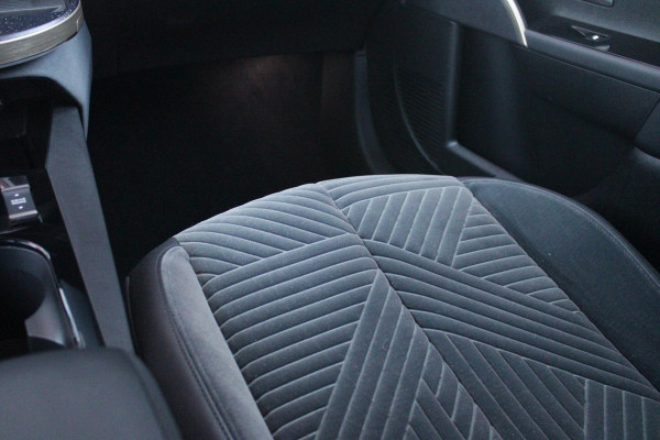 Lancia Ypsilon 1.2 Hybrid 110PK AUTOMAAT LX | CAMERA VOOR + ACHTER | PARKEERSENSOREN VOOR + ACHTER | DRIVE PACK: ADAPTIVE CRUISE CONTROL/DODEHOEK DETECTIE/ELEKTRISCH INKLAPBARE BUITENSPIEGELS/SPROTIEF STUURWIEL | SFEER VERLICHTING | CLIMATE CONTROL | DRAADLOZE APPLE CARPLAY/ANDROID AUTO | DRAADLOZE TELEFOONLADER | 17"  LICHTMETALEN VELGEN "DIAMOND CUT" | WIELKASTEN "GLOSSY BLACK" | PRIVACY GLAS ACHTER | PREMIUM STOELBEKLEDING "GRIGIO ANTRACITE" | KLEUR: "VERDER GIADA" |