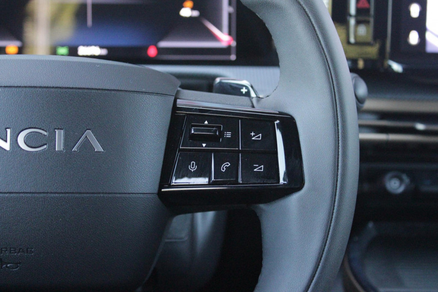 Lancia Ypsilon 1.2 Hybrid 110PK AUTOMAAT LX | CAMERA VOOR + ACHTER | PARKEERSENSOREN VOOR + ACHTER | DRIVE PACK: ADAPTIVE CRUISE CONTROL/DODEHOEK DETECTIE/ELEKTRISCH INKLAPBARE BUITENSPIEGELS/SPROTIEF STUURWIEL | SFEER VERLICHTING | CLIMATE CONTROL | DRAADLOZE APPLE CARPLAY/ANDROID AUTO | DRAADLOZE TELEFOONLADER | 17"  LICHTMETALEN VELGEN "DIAMOND CUT" | WIELKASTEN "GLOSSY BLACK" | PRIVACY GLAS ACHTER | PREMIUM STOELBEKLEDING "GRIGIO ANTRACITE" | KLEUR: "VERDER GIADA" |