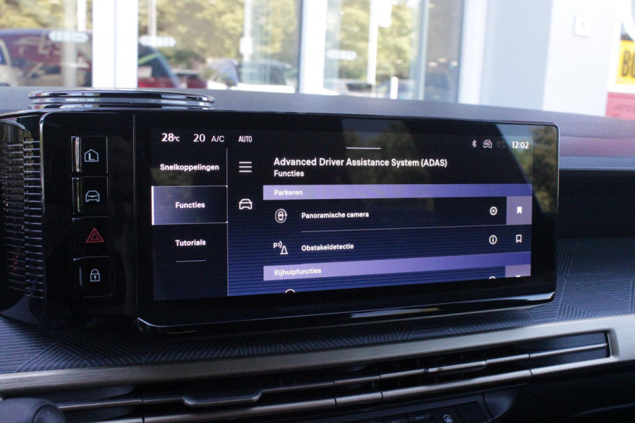 Lancia Ypsilon 1.2 Hybrid 110PK AUTOMAAT LX | CAMERA VOOR + ACHTER | PARKEERSENSOREN VOOR + ACHTER | DRIVE PACK: ADAPTIVE CRUISE CONTROL/DODEHOEK DETECTIE/ELEKTRISCH INKLAPBARE BUITENSPIEGELS/SPROTIEF STUURWIEL | SFEER VERLICHTING | CLIMATE CONTROL | DRAADLOZE APPLE CARPLAY/ANDROID AUTO | DRAADLOZE TELEFOONLADER | 17"  LICHTMETALEN VELGEN "DIAMOND CUT" | WIELKASTEN "GLOSSY BLACK" | PRIVACY GLAS ACHTER | PREMIUM STOELBEKLEDING "GRIGIO ANTRACITE" | KLEUR: "VERDER GIADA" |